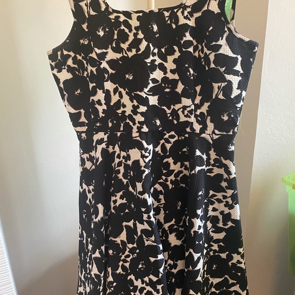 Black white floral dress size 16 Gabby Skye